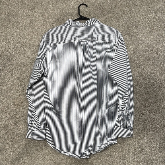 Mens Old Navy button up - Picture 2 of 4
